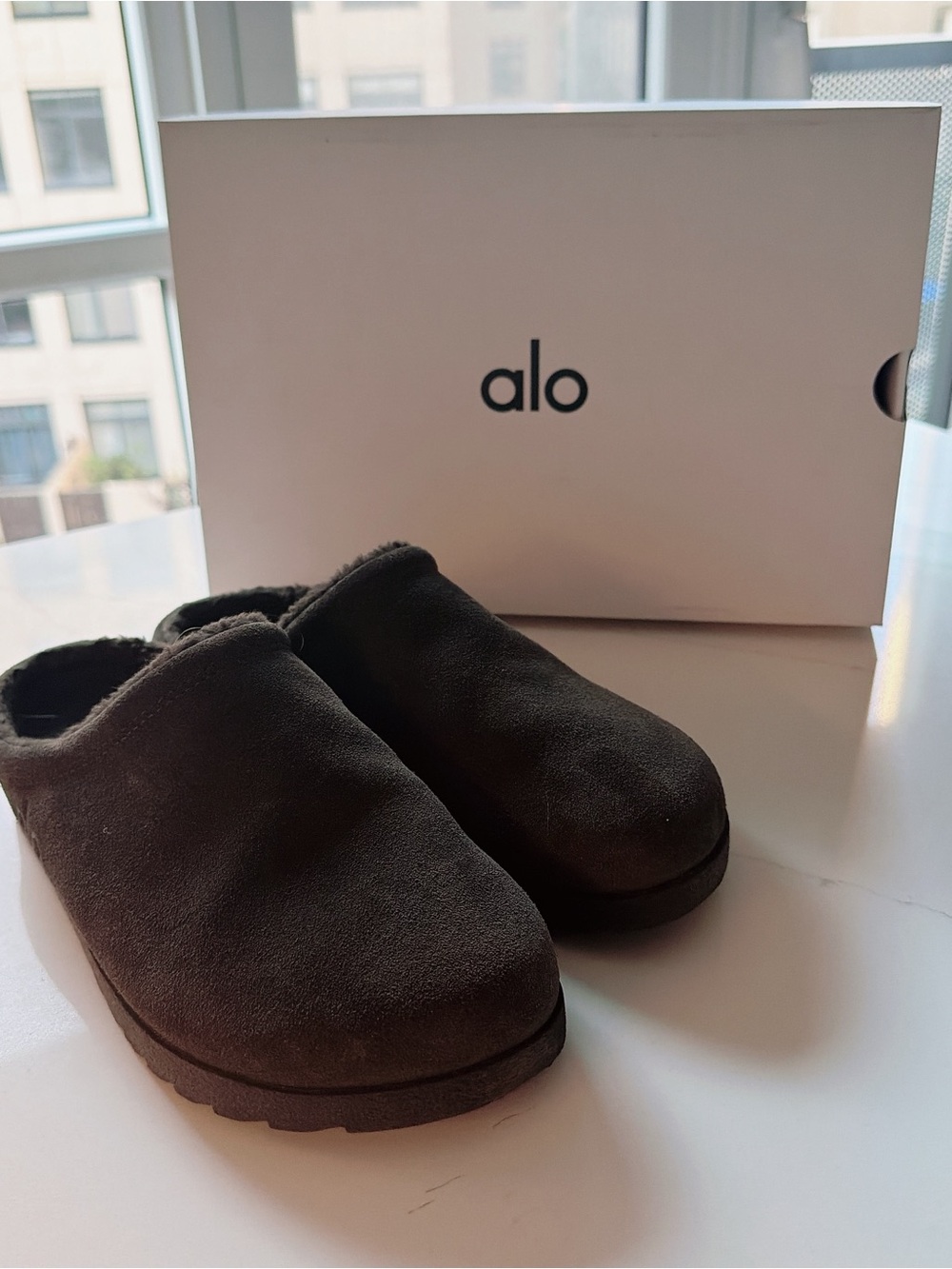 Alo Recovery Slipper, Espresso - Picture 5 of 10
